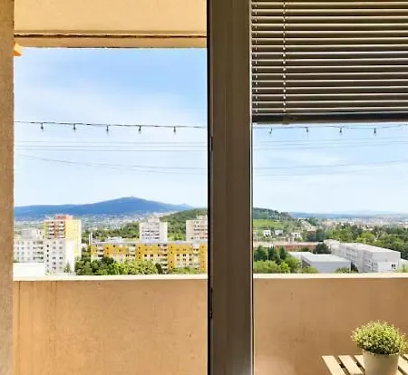 Big Cozy 3room Apartment, Zobor View, Free Parking